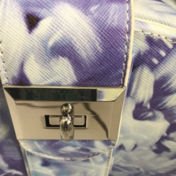 New Disney Cinderella Snob Essential Crossbody - Picture 3 of 8